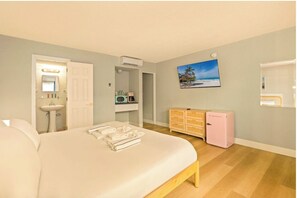 Unclassified image, 2 of 18, button