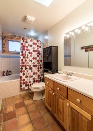 Bathtub - Windance Cabin, Private Beach on 750 Acres For You (Garfield County)