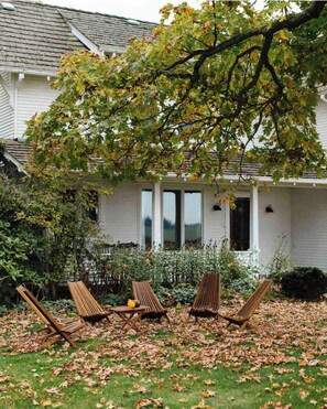 Property grounds - Timeless retreat for nature-lovers (Bow)