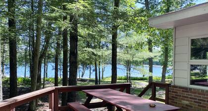 Charming Lake Front Cabin in the Poconos