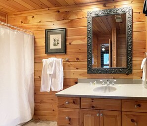 Shower, hair dryer, towels - Luxurious Lake View Log Cabin with Fire Pit in the Poconos (Stroudsburg)
