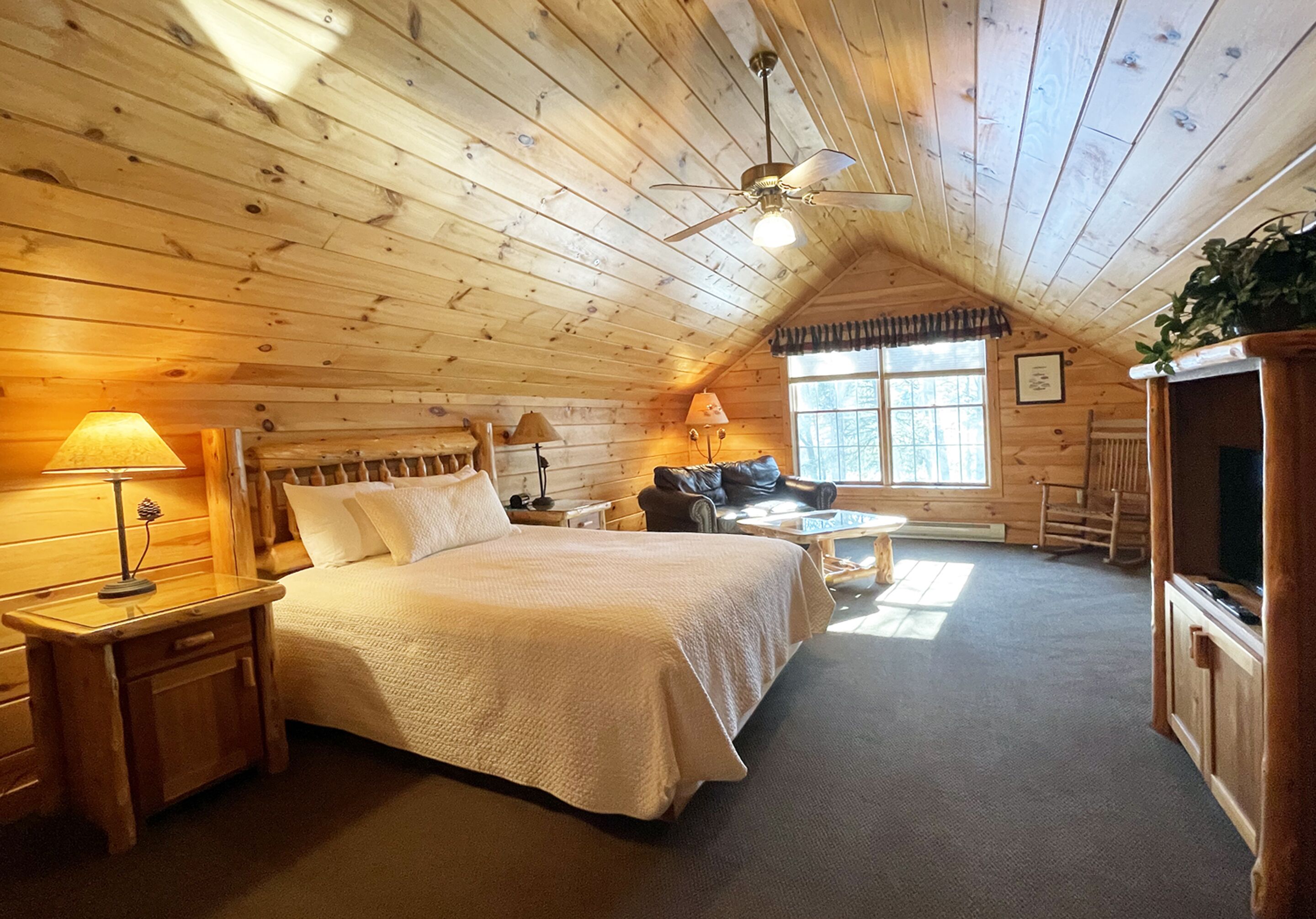 Poconos Lake Front Log Cabin on Private Resort