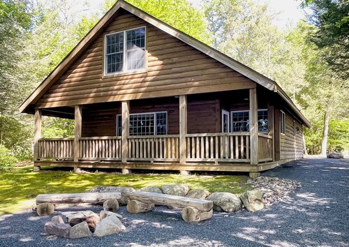 Luxurious Lake View Log Cabin with Firepit in the Poconos