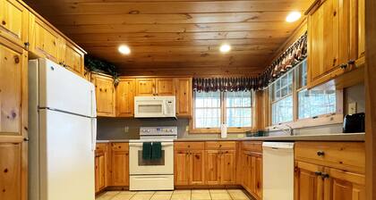 Luxurious Lake View Log Cabin with Firepit in the Poconos
