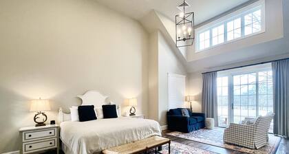 Romantic Couples Suite in the Poconos with Jetted Tub