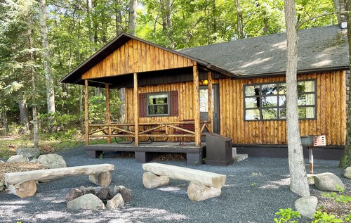 Charming Lake Front Log Cabin with Fire Pit in the Poconos