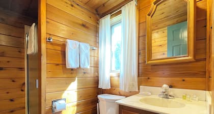 Charming 3 BR Farmhouse in the Poconos on Private Resort