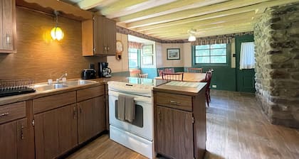 Charming 3 BR Farmhouse in the Poconos on Private Resort