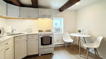 Fridge, microwave, oven, coffee/tea maker