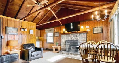 Charming Lake Front Log Cabin with Fire Pit in the Poconos