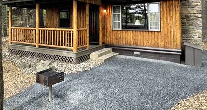 Charming 2 BR Log Cabin in the Poconos