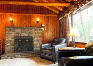 Interior - Charming 2 BR Log Cabin in the Poconos (Stroudsburg)