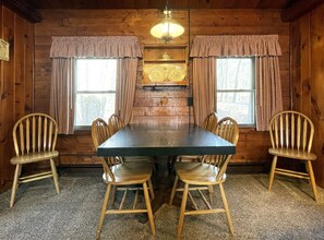 Dining - Charming Lake Front Log Cabin (Stroudsburg)