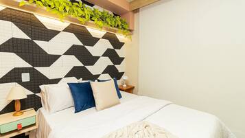 Signature Apartment | Desk, free WiFi