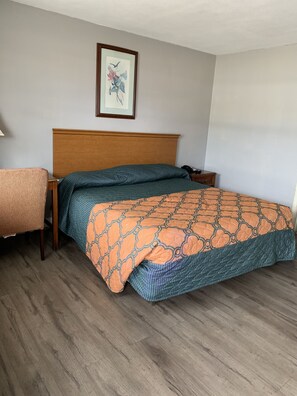 Basic Single Room, 1 King Bed, Smoking | Free WiFi, bed sheets