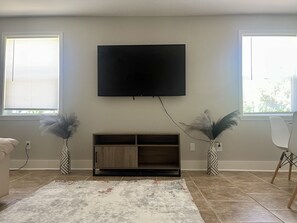 Room - Cozy 3 bedroom townhome/3 minute from the airport (Kenner)