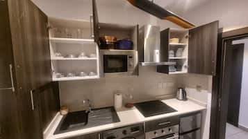 Studio | Dapur pribadi | Lemari es besar, microwave, oven, dan pemanggang roti
