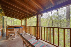 Property grounds - Gatlinburg Cabin w/ Pool Table ~ 6 Mi to Downtown! (Gatlinburg)