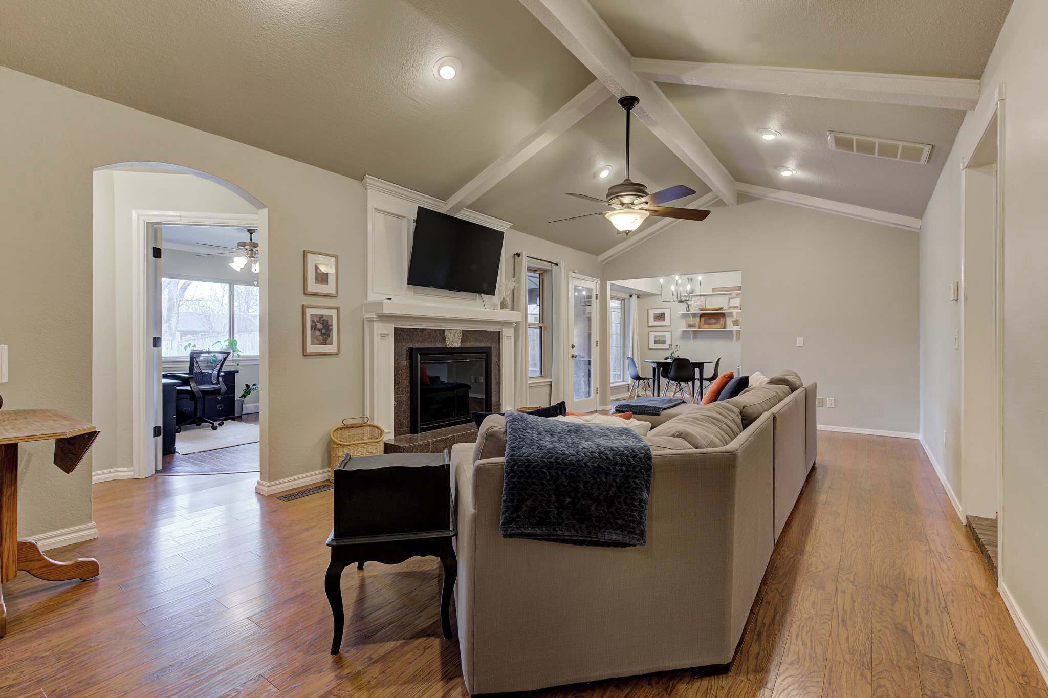 TV, fireplace, offices