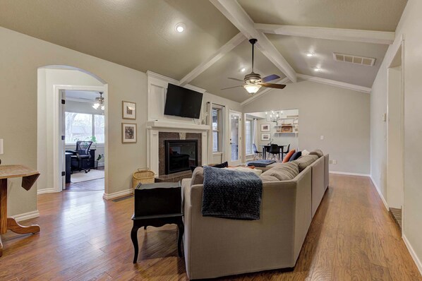 TV, fireplace, offices
