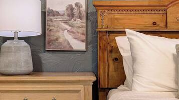 4 bedrooms, iron/ironing board, travel cot, WiFi