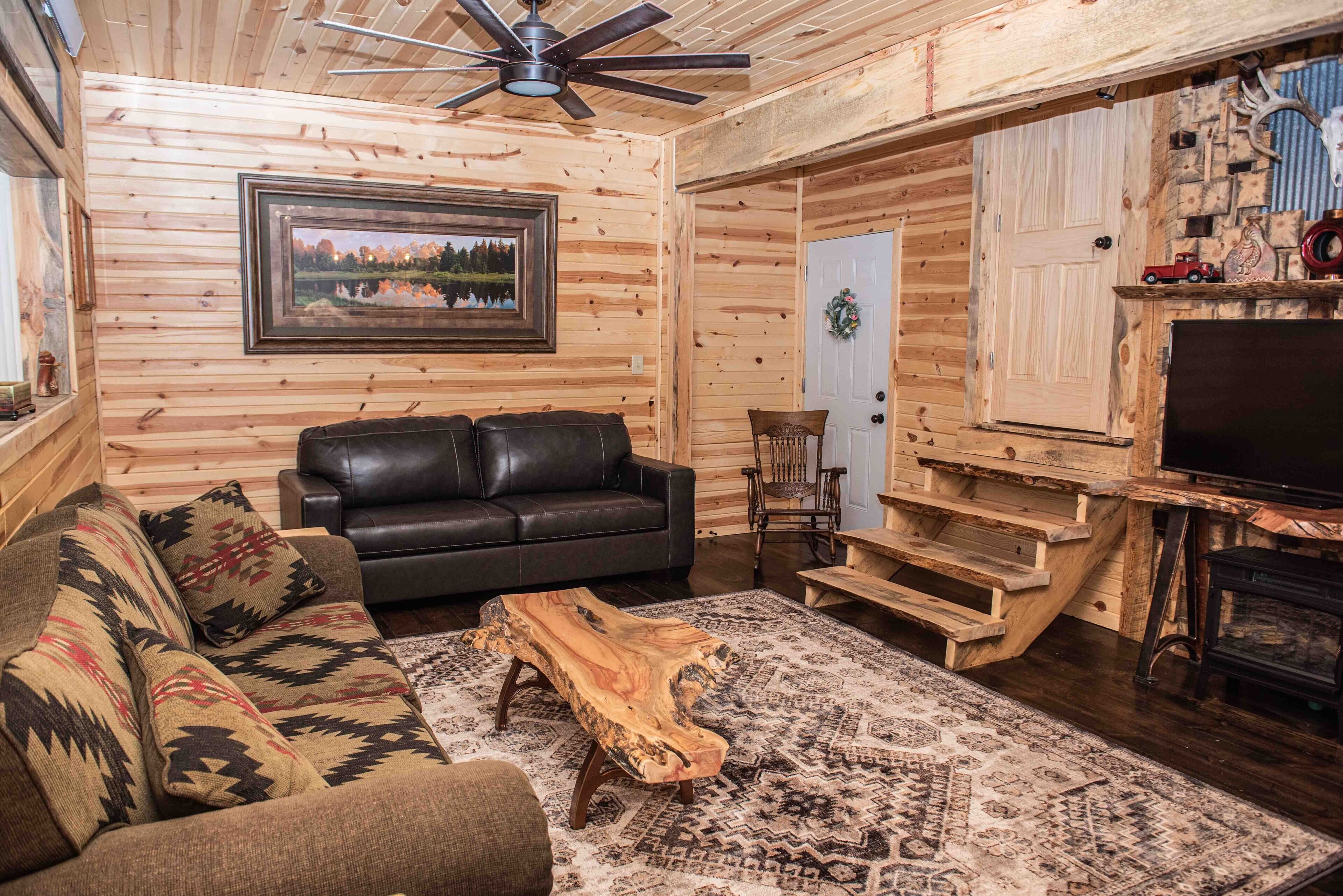 Blue Pine Suite near Mt. Rushmore. Clean and spacious 2 bed/2bath apartment