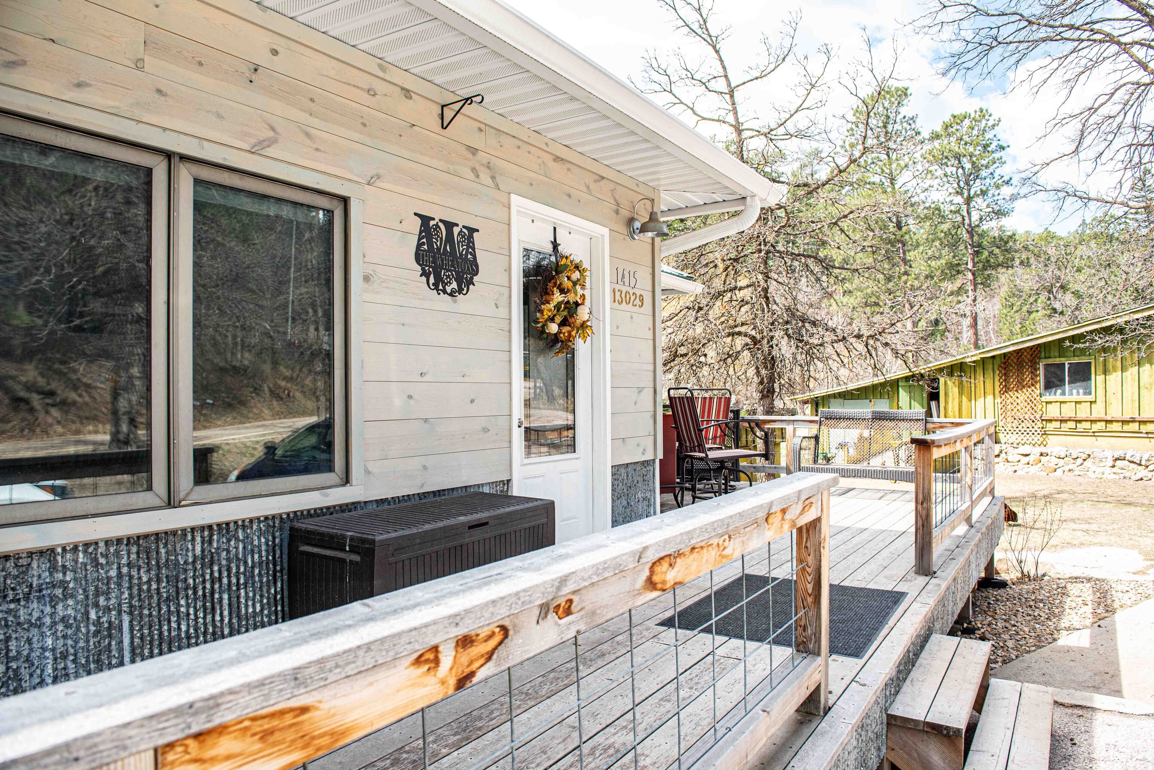 Blue Pine Suite near Mt. Rushmore. Clean and spacious 2 bed/2bath apartment