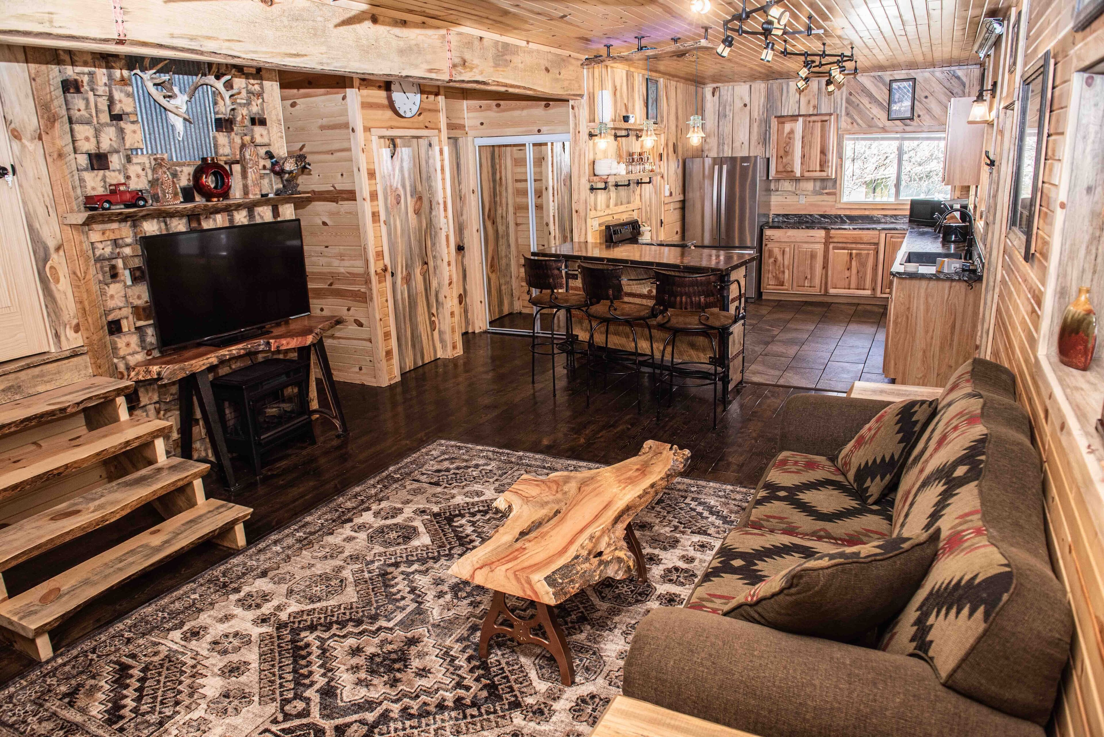 Blue Pine Suite near Mt. Rushmore. Clean and spacious 2 bed/2bath apartment