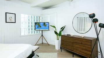 2 bedrooms, memory foam beds, iron/ironing board, Internet