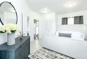 2 habitaciones, tabla de planchar con plancha, wifi y ropa de cama 