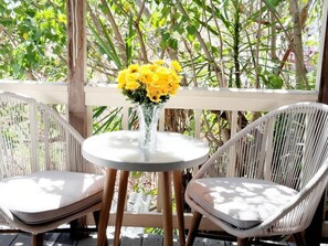 Outdoor dining - Oceanview Cottage | Walk to Beach & Restaurants (Cruz Bay)