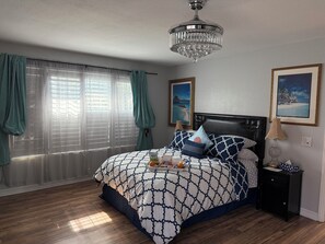 1 habitación, caja de seguridad en la habitación y escritorio