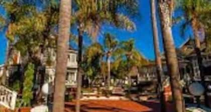 Romantic Coastal Private Room is located 10 minutes from all sightseeing places