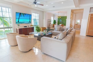 Smart TV, books, stereo, offices