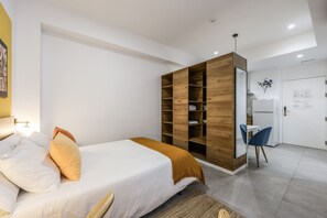 1 slaapkamer, een strijkplank/strijkijzer, gratis wifi, beddengoed
