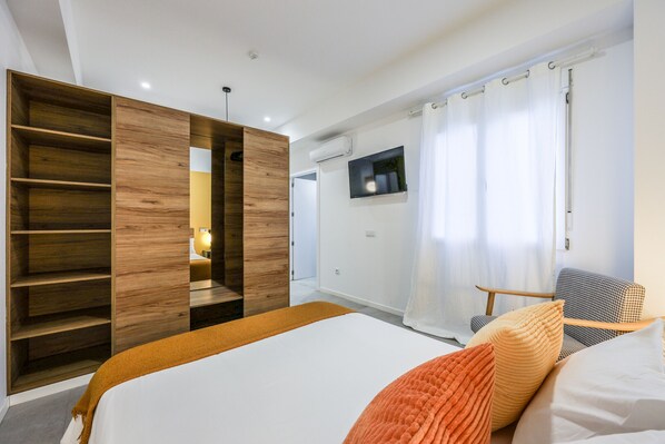 Iron/ironing board, free WiFi, bed sheets, wheelchair access - Deluxe studio 5 minutes walking to beach 1C (Valencia)