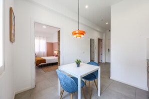 2 slaapkamers, een strijkplank/strijkijzer, gratis wifi, beddengoed