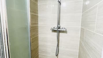 Standard Room, 1 Double Bed | Bathroom | Slippers