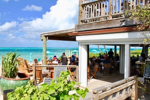 Outdoor dining - Exquisitely updated at Coral Gardens -directly on GRACE BAY BEACH!!! (The Bight Settlement)