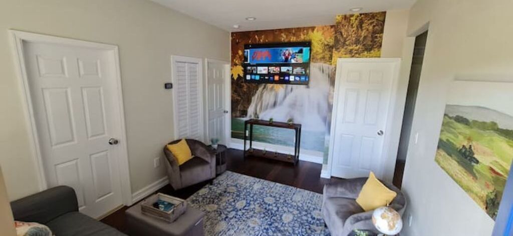 The property is in a quiet and peaceful neighborhood surrounded by ancient trees