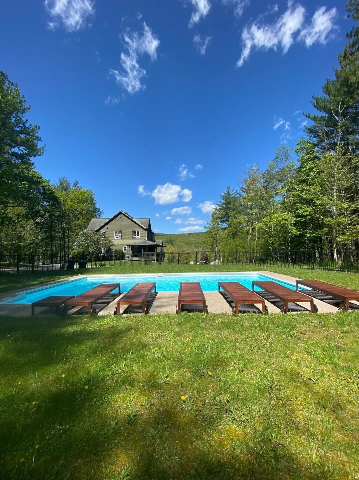 Stunning Mountain Views, Pool, NEW Hot Tub and Sauna