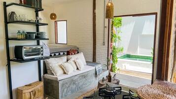 Comfort Cabin, 1 Queen Bed, Private Bathroom, Garden Area | Living area