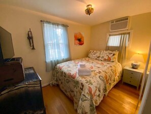 1 bedroom - • Lisa's Lodgings! TiNyCaBiN •PRIVATE•FeNcEd• Pet? (Boise)