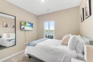 3 bedrooms, desk, soundproofing, iron/ironing board - Discover Melbourne Living near Florida Tech (Melbourne)