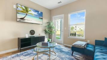 Smart-TV, Kamin, Tischfußball, Tischtennisplatte