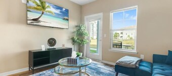 Chic 2 BD/2 BA Condo: Serene Escape in Melbourne