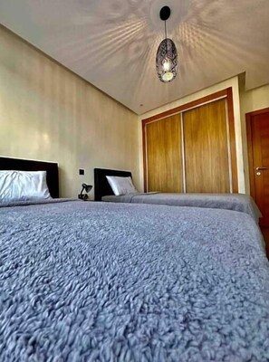 2 chambres, fer et planche à repasser, Wi-Fi gratuit, draps fournis