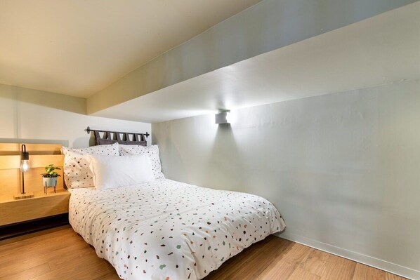1 bedroom, iron/ironing board, Internet, bed sheets