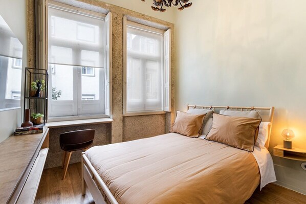 1 bedroom, iron/ironing board, internet, bed sheets