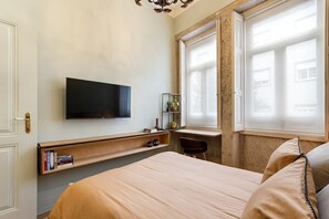 1 chambre, fer et planche à repasser, accès à Internet, literie fournie